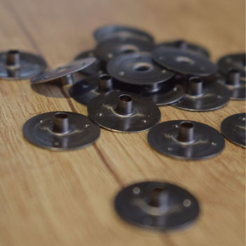 Metallfüße für Kerzendochte